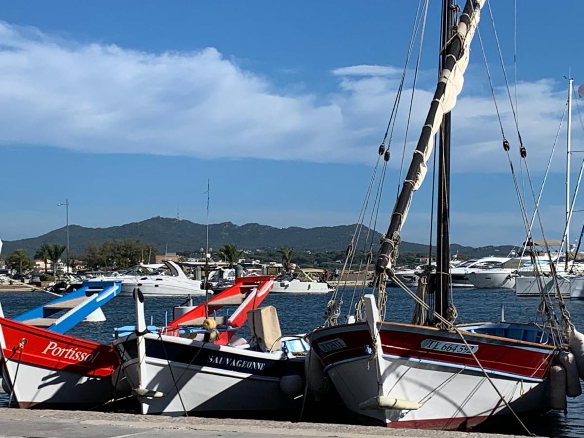 Les Toits De Sanary Et La Mer Exterior foto